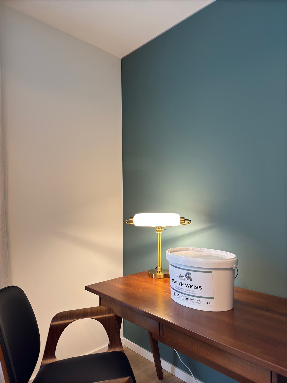 Akzentwand im Arbeitszimmer